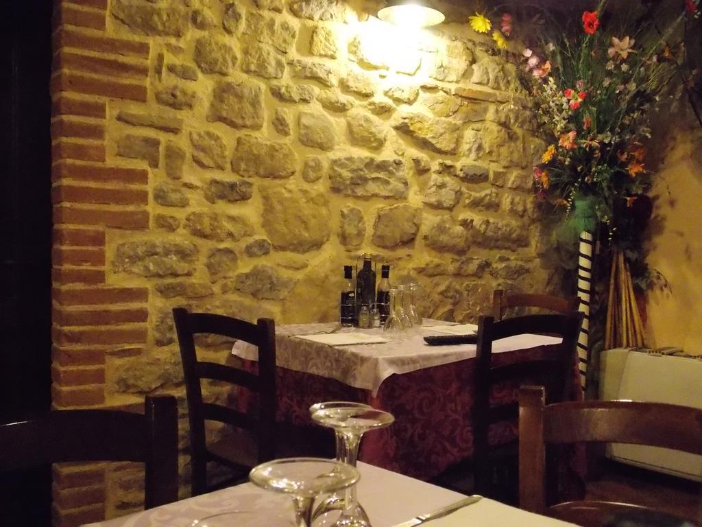 Osteria Belvedere Сан-Лео Экстерьер фото
